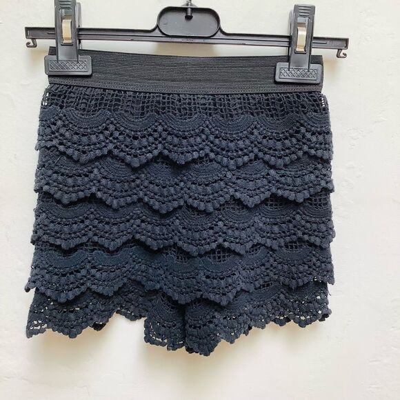 UN DEAU TROIS LACE SHORT WOMENS SMALL BLACK - Picture 1 of 4